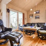 Semesterbostad With Fireplace I *