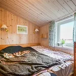 Semesterbostad With Fireplace I *