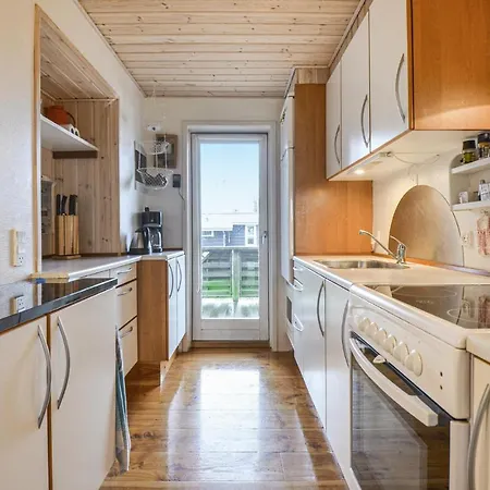 Semesterbostad With Fireplace I *