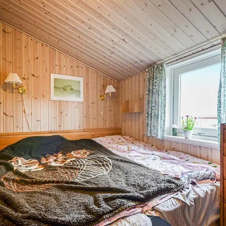 Semesterbostad With Fireplace I *